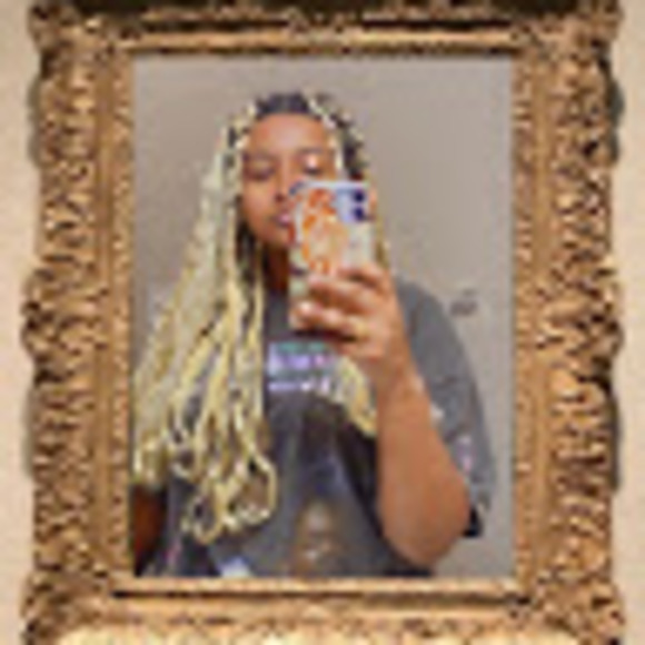 Meet your Posher, Luna - Picture 1 of 1